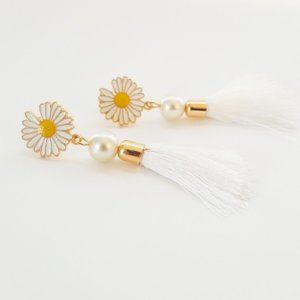 Flower Tassel Earrings NWOT